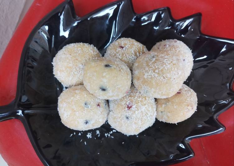 Tutti-fruity coconut ladoo