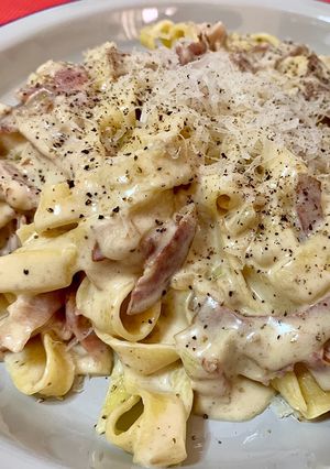 Una foto de Tagliatelle a la carbonara