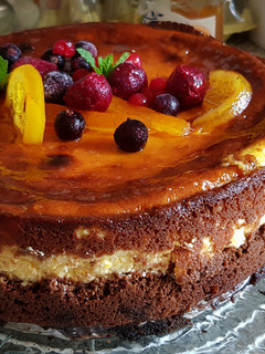 Una foto de Tarta de Queso con Naranja y Brownie