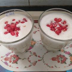 A picture of Apple banana milkshake.