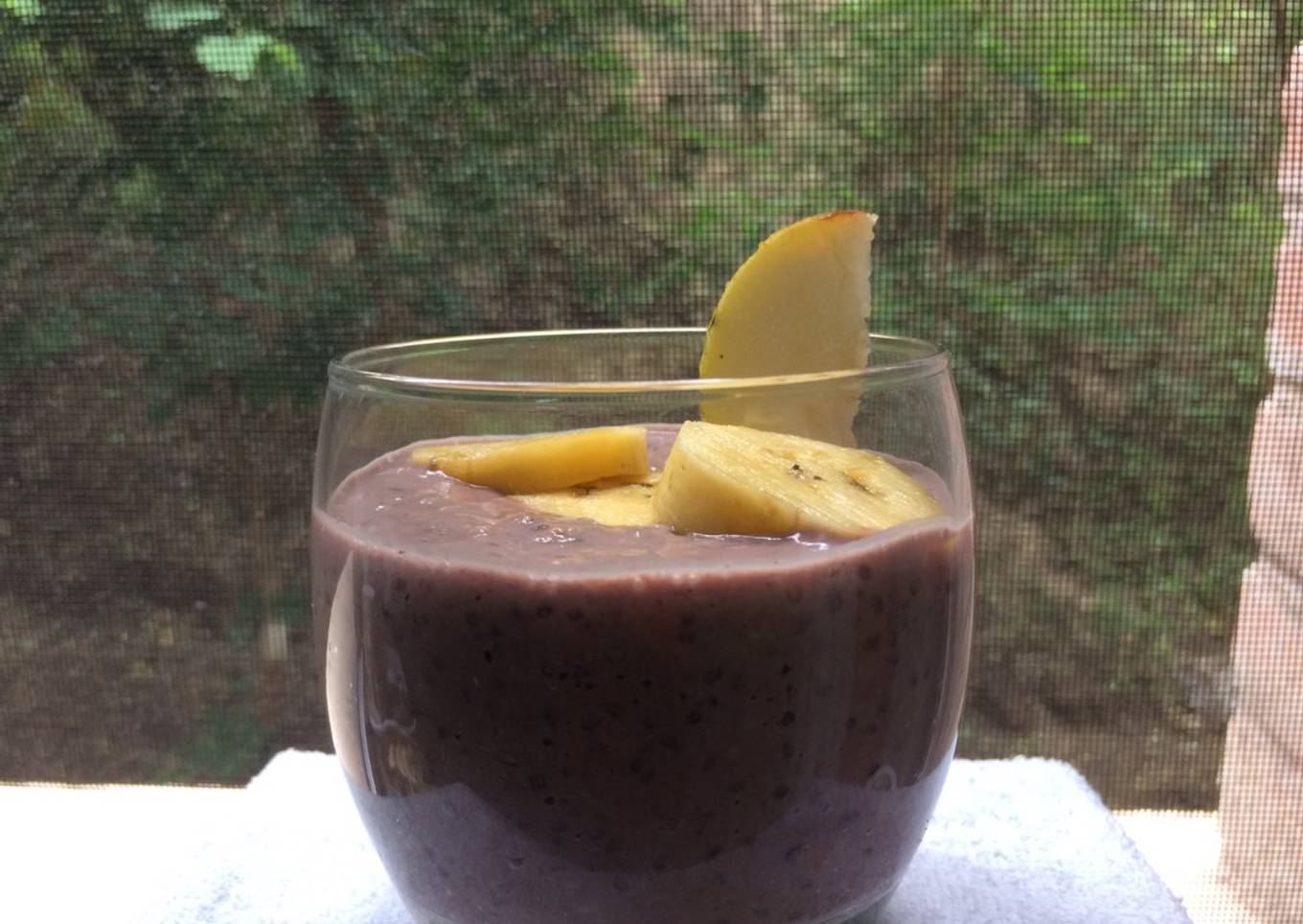 Oats and Chia seeds breakfast bowl - Vegan and Healthy