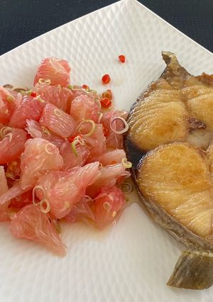 A picture of Deep Fried Spanish mackerels with Fish Sauce & Pomelo Salad.