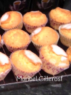 Una foto de Magdalenas de nata y magdalenas de nata y chocolate