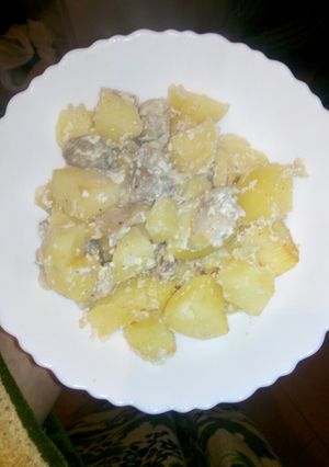 Фото Запеченый картофель с кусочками мяса.