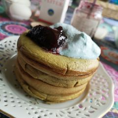 A picture of Fluffy matcha pancakes.