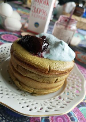 A picture of Fluffy matcha pancakes.