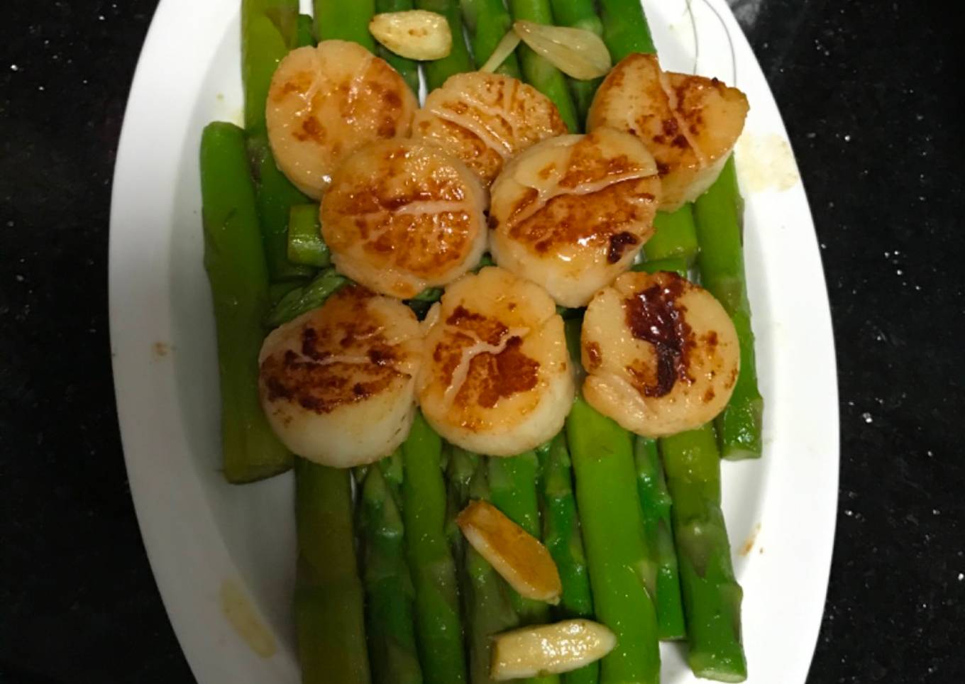 Asparagus and scallops