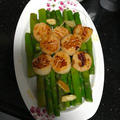 A picture of Asparagus and scallops.