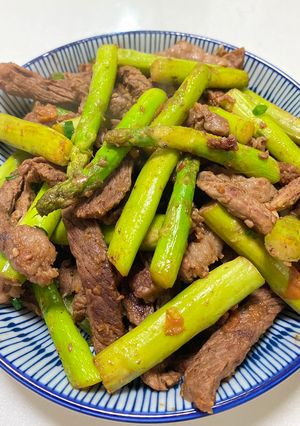 Hình của món Thịt bò xào măng tây.
