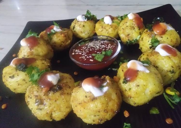 Stuffed veggies sooji (semolina) balls