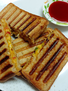 પીઝારિયા સેન્ડવીચ (Pizzaria sandwich recipe in Gujarati) રેસીપી મુખ્ય ફોટો