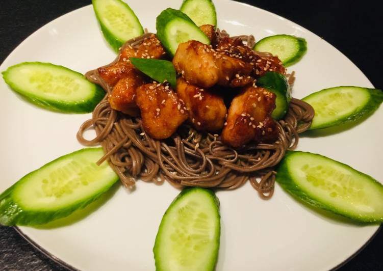 韓式辣醬雞塊蕎麥麵