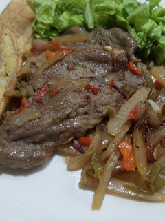 Una foto de Beefsteak con colinabo