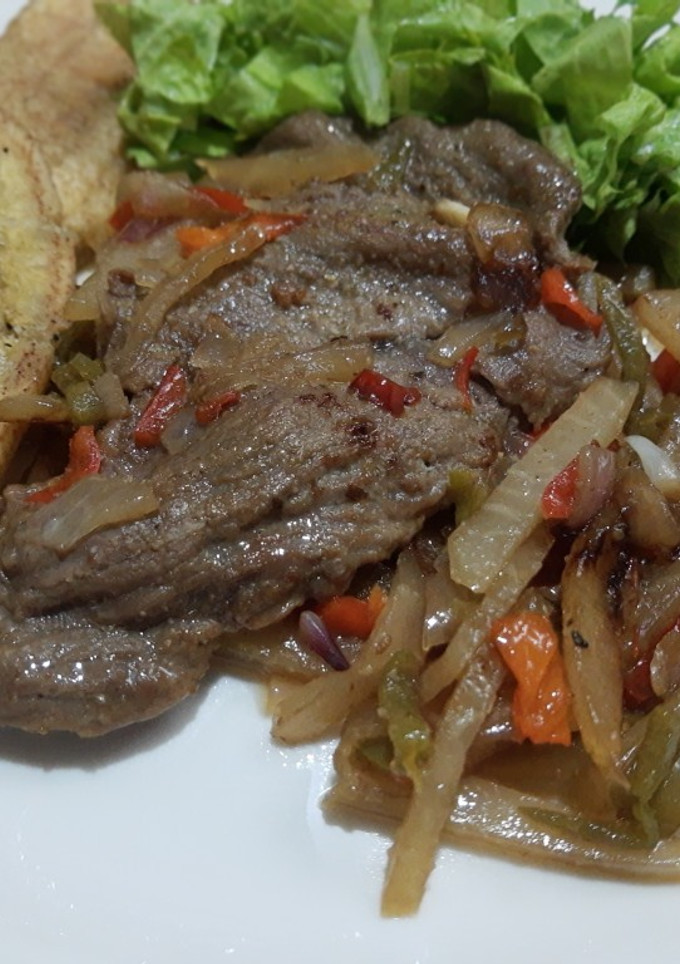 Una foto de Beefsteak con colinabo
