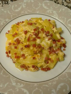 Una foto de Calabacín con jamón, queso y huevo
