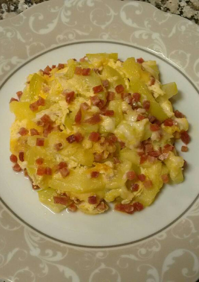 Una foto de Calabacín con jamón, queso y huevo