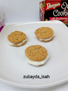 A picture of Ice Cream Sandwiched Oat Cookies.