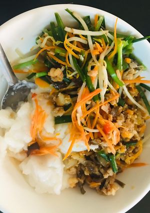 Hình của món Bánh đúc nóng bằng bột gạo và sữa tươi.