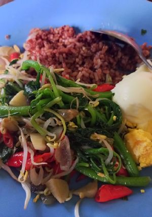 Foto resep Nasi Merah, Sayur Bayam, & Telur Rebus