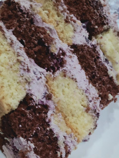 A picture of Chessboard pattern cream cake.