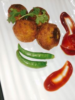केला बोंडा (kela bonda recipe in Hindi) रेसिपी मुख्य फोटो