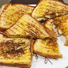 A picture of Chicken-mayo sandwich.