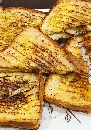 A picture of Chicken-mayo sandwich.