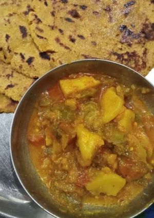 आलू और शिमला मिर्च की सब्जी (Aloo aur shimla mirch ki sabzi recipe in hindi) रेसिपी मुख्य फोटो