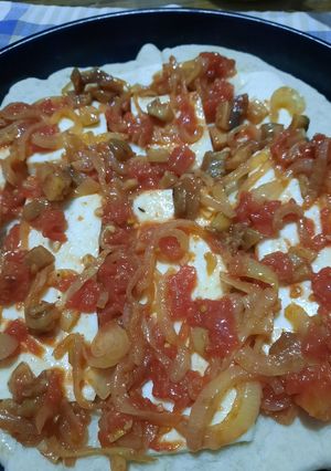 Una foto de Pizza con peperonata 2 variantes
