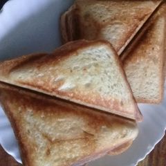 A picture of Sandwiched toasted bread.