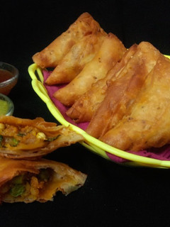 પટ્ટી સમોસા (Patti Samosa Recipe In Gujarati) રેસીપી મુખ્ય ફોટો