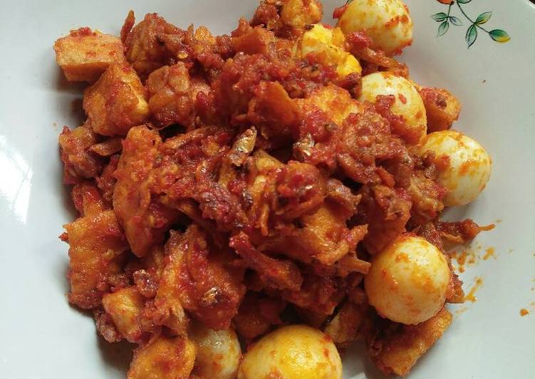 Tahu tempe teriTelur puyuh balado