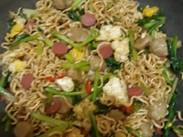 Cara Mudah Membuat Resep Mie kuning + sosis telur pentol sayur mak nyus yang  Bikin Ketagihan Anti Ribet, Sempurna