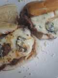 Sandwichitos de carne con quesos