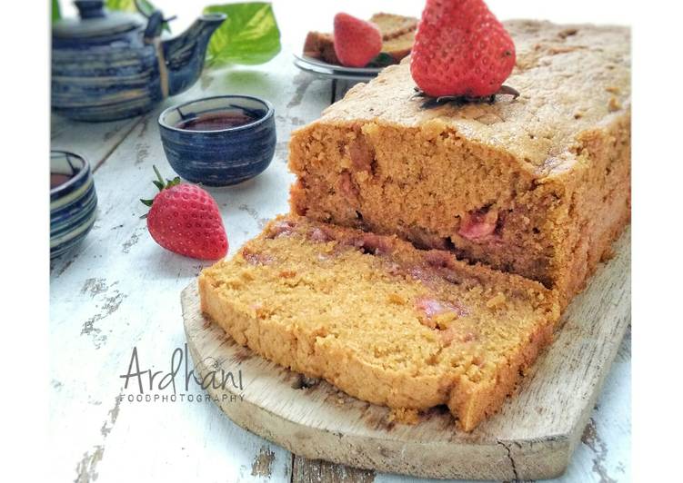 Strawberry Pound Cake