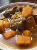Costillas con calabaza y habas en olla de cocción lenta