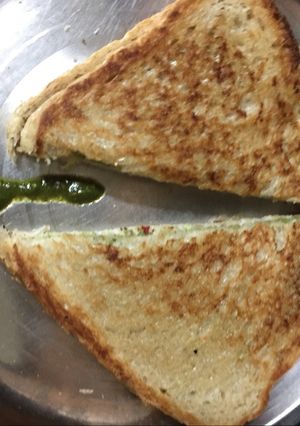 A picture of Simple veg mayonnaise sandwich 🥪.