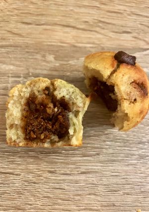 Une photo de Muffins banana bread pépites de chocolat - cœur praliné 🍌🌰 🍫