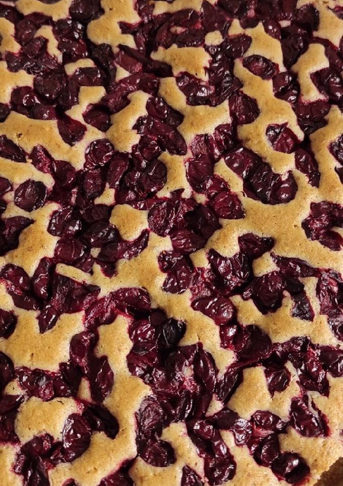 Diós - meggyes kevert recept fotója