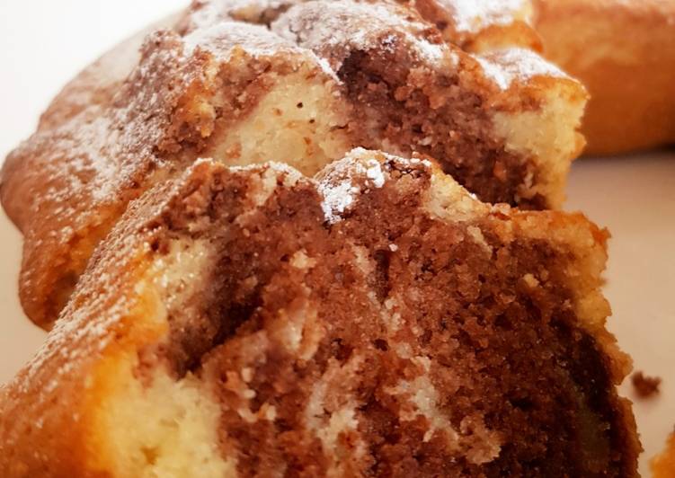 Ciambellone bicolore cacao e yogurt