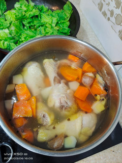 簡易法式雞腿燉湯 的食譜成品照片