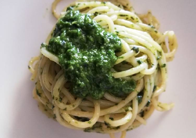 Simple Way to Prepare Ultimate Spaghetti con pesto genovese 🌿😋