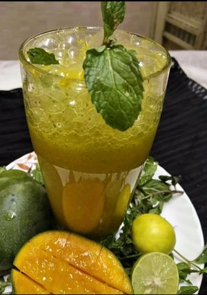 A picture of Fresh mango mint leminto.