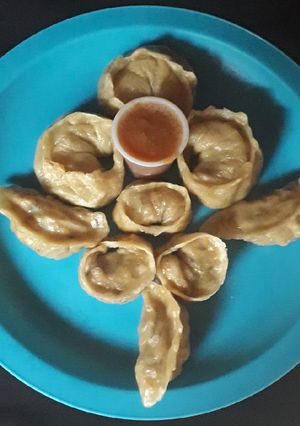 सोयाबीन मोमोज (soyabean momos recipe in marathi) रेसिपी चे मुख्य फोटो