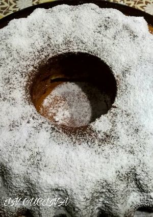 Foto di Ciambella con Nocciole e Cioccolato