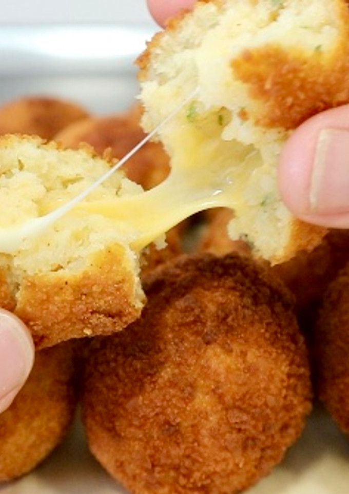 Una foto de Bolas de patata rellenas de queso