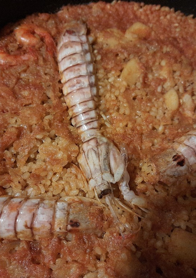 Una foto de Paella de marisco con arroz integral