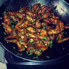 A picture of Fried chicken wings.