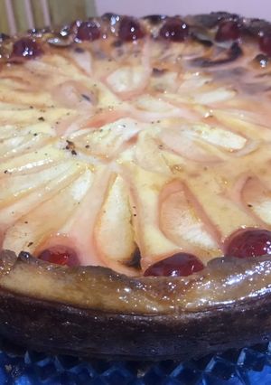 Una foto de Tarta de peras y cerezas