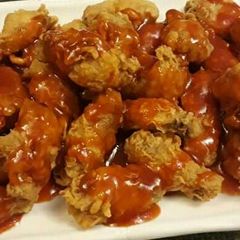A picture of Spicy honey chicken wings.